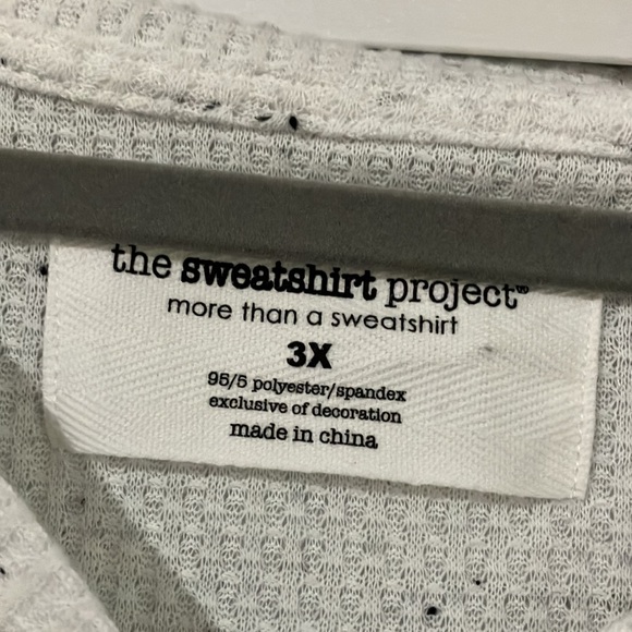 White Speckled Pull Over Top - Picture 2 of 6